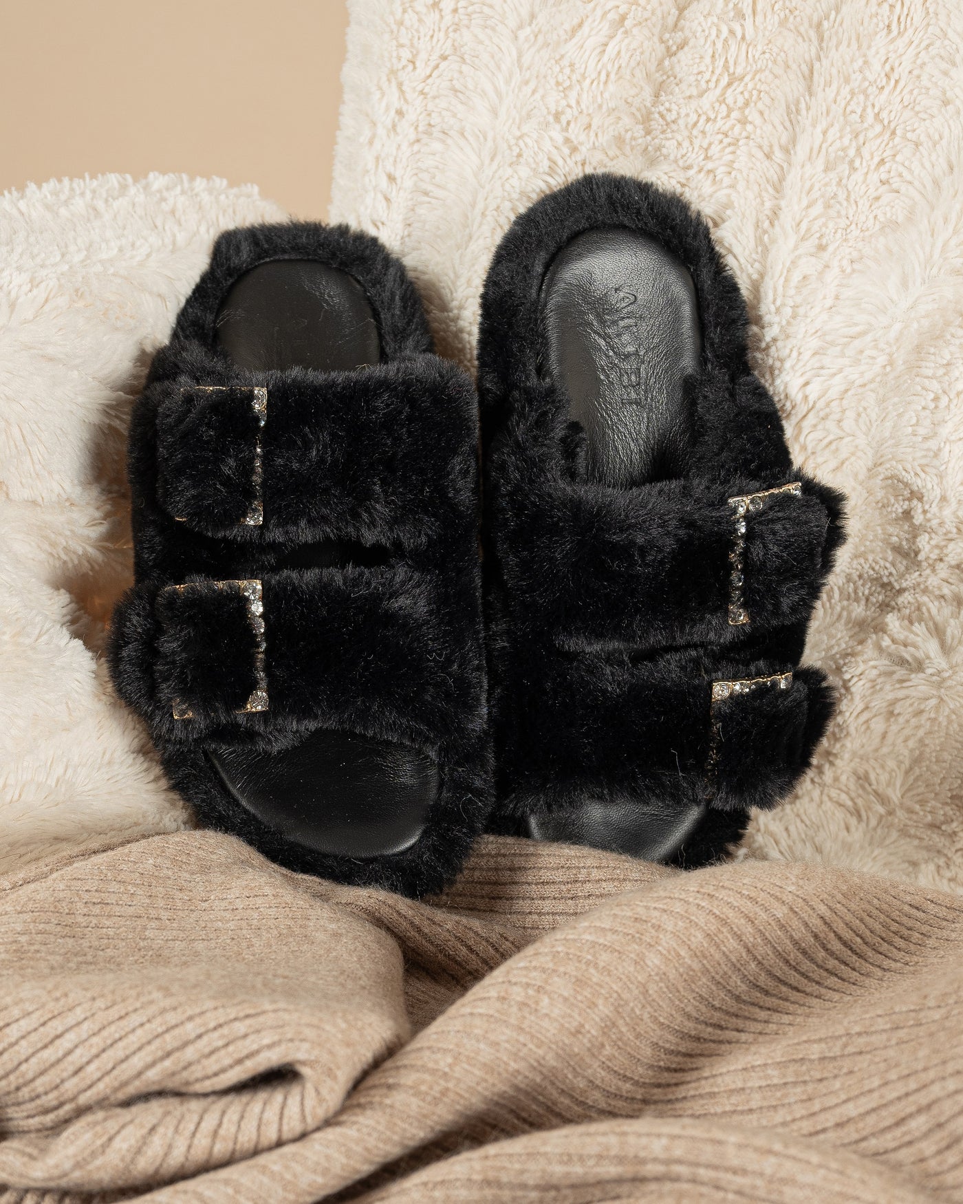 Greta - Black | Sandali in Eco Fur